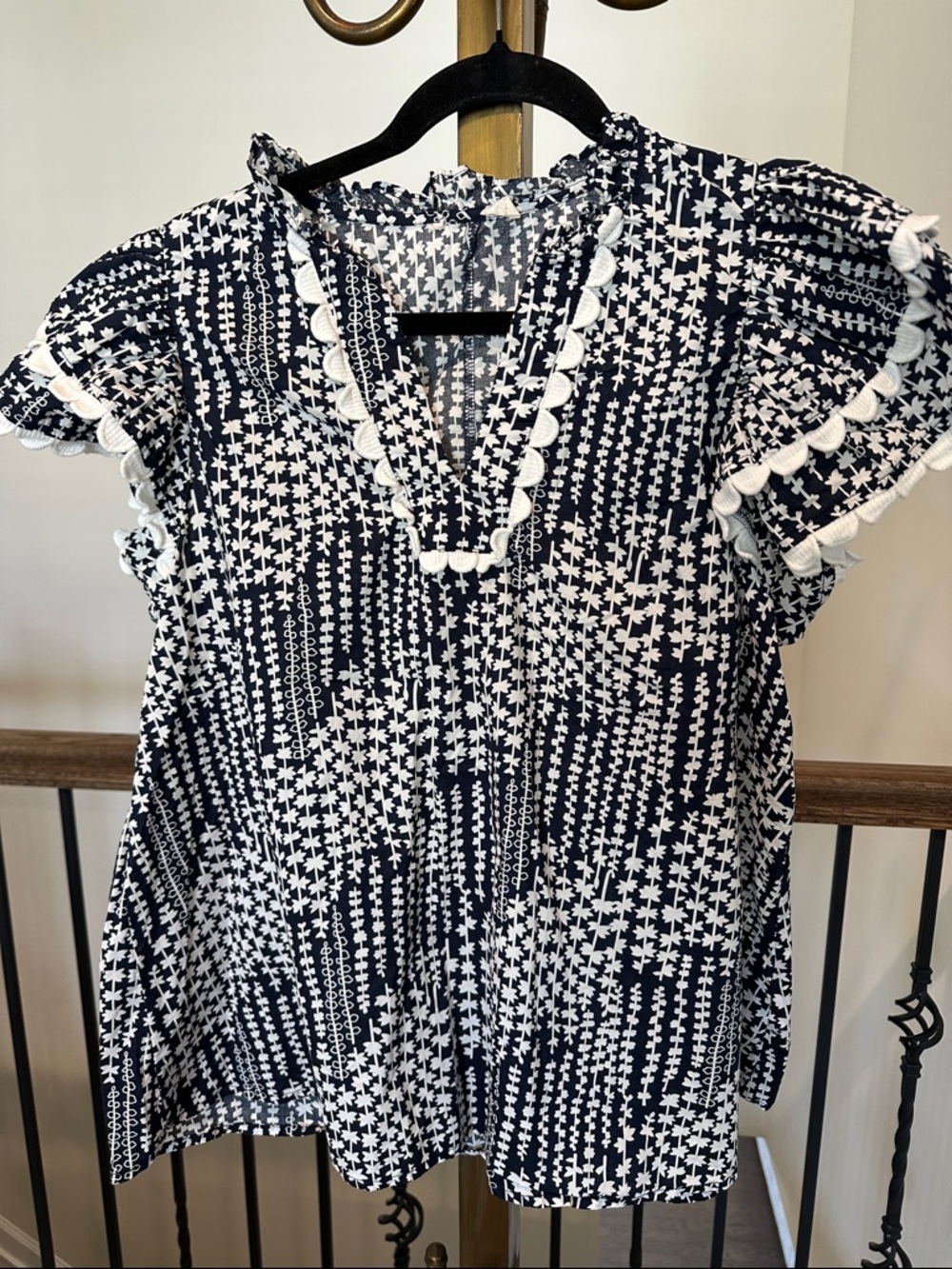 Entro Ric Rac Navy Floral Top. Size Large - Picture 3 of 6